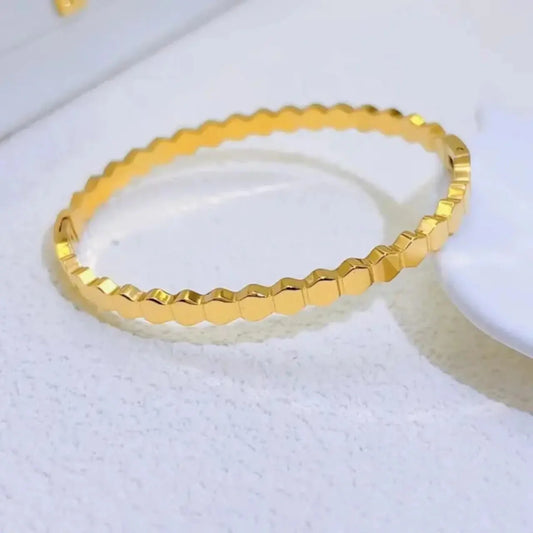 Honeycomb Gleam Bangle