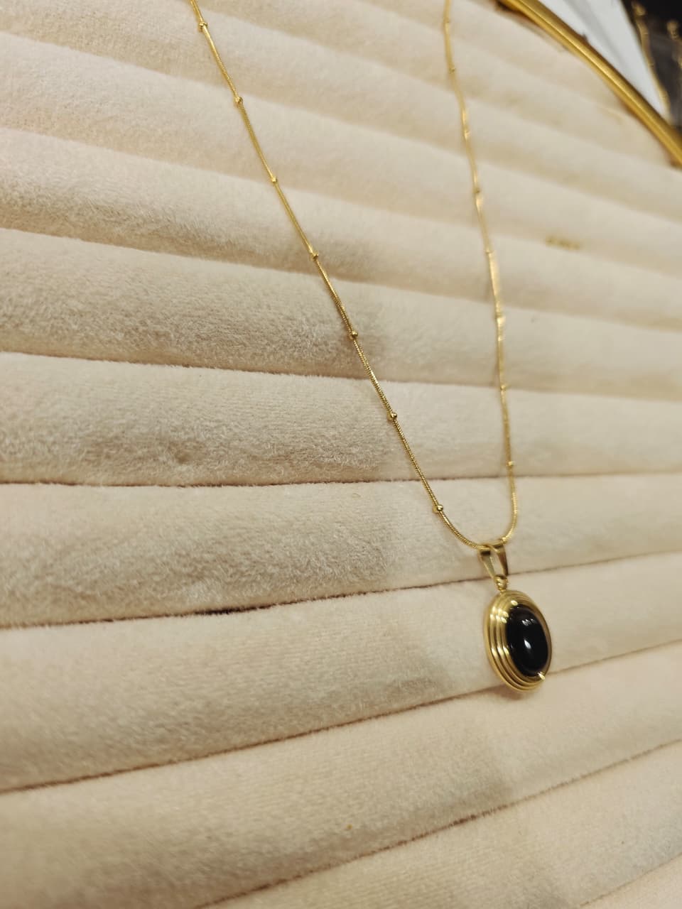 Classic Onyx Cabochon Pendant Necklace