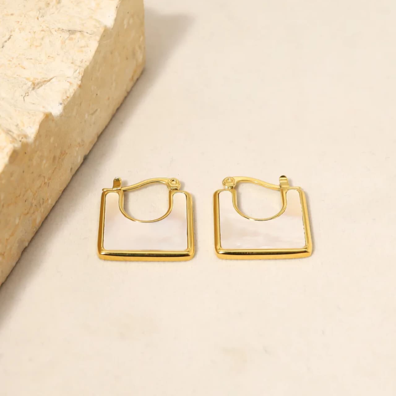 Pearl-Gloss Square Hoops