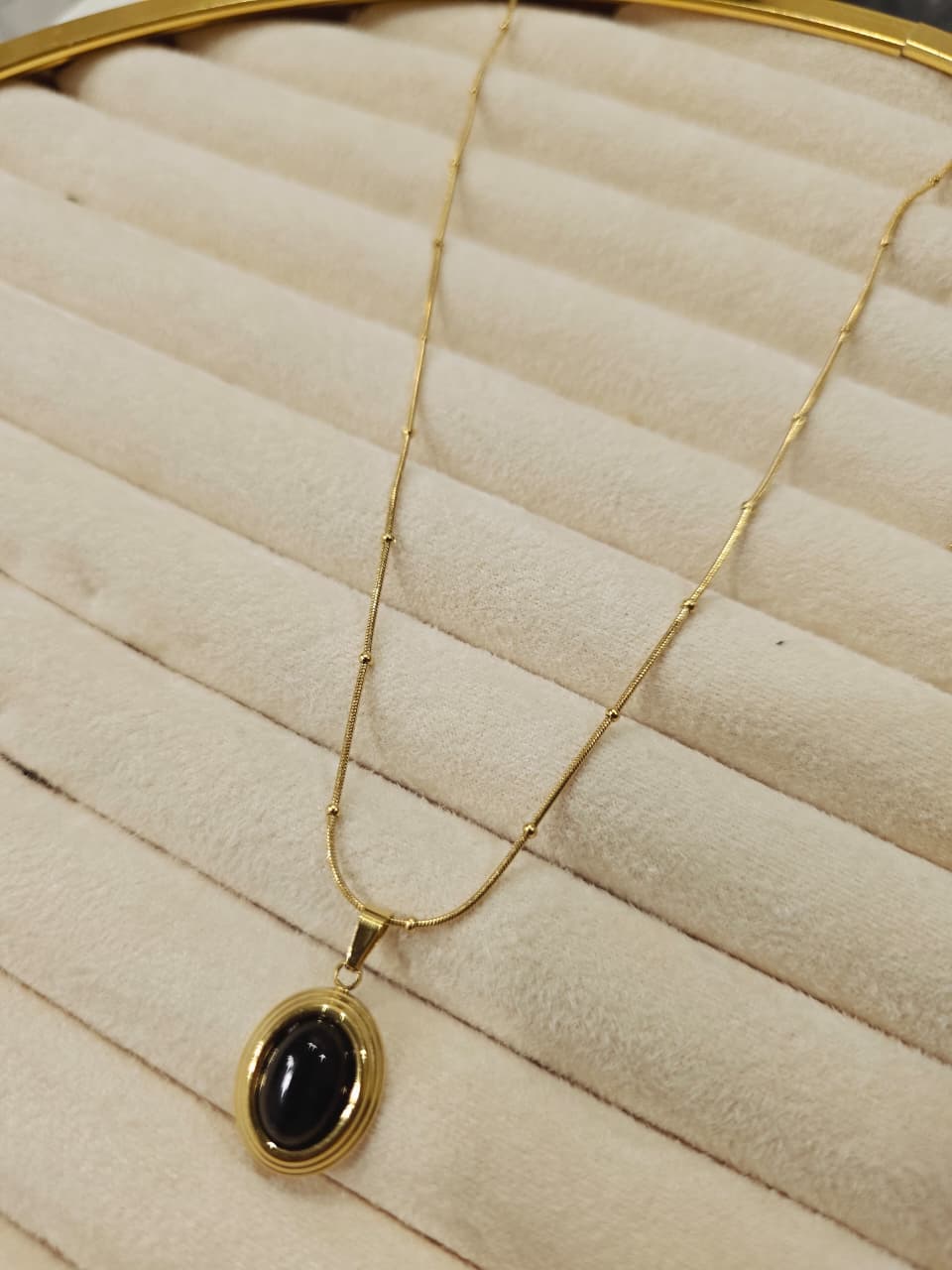 Classic Onyx Cabochon Pendant Necklace