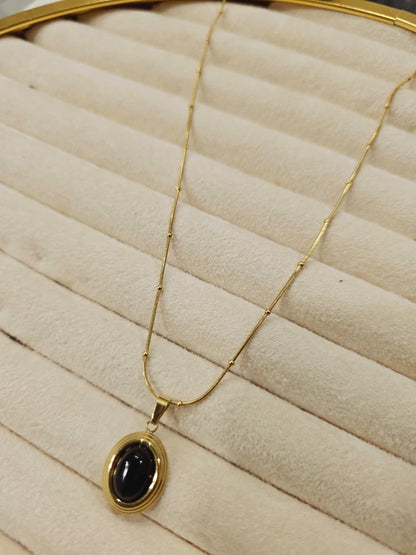 Classic Onyx Cabochon Pendant Necklace