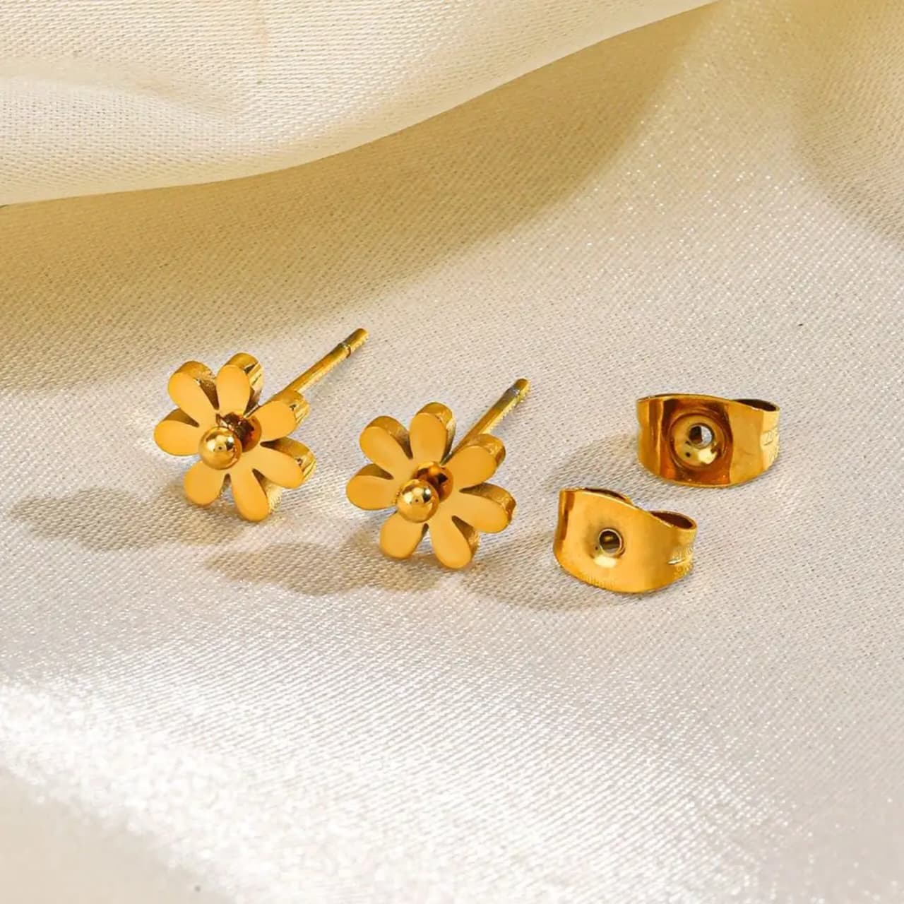 Daisy Stud Earrings