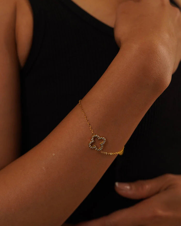Pave Clover Delicate